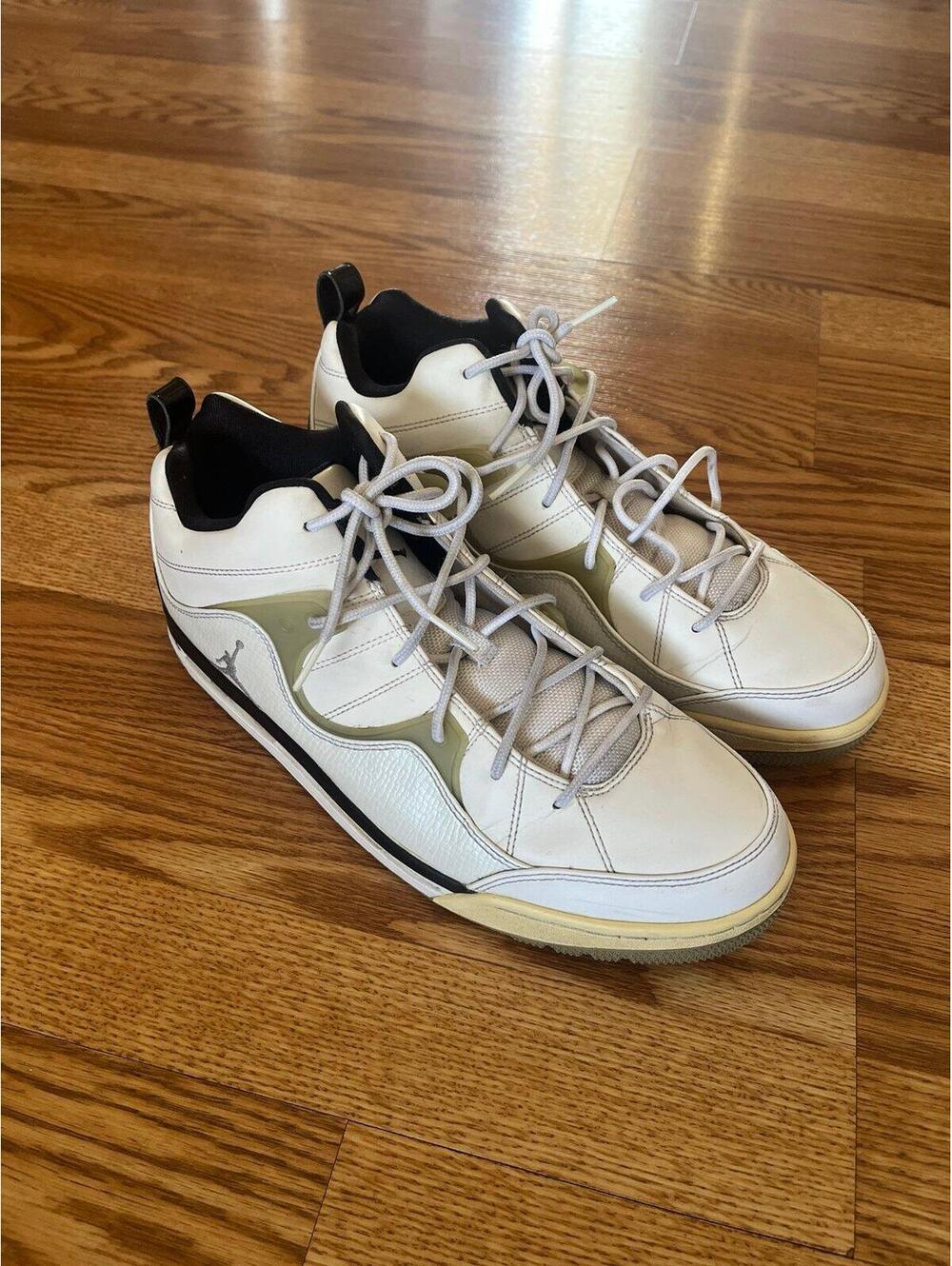 Men’s Nike Air Jordan Flight TR 97 Mid sneakers. Size 11